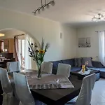Port View House Parasporos
