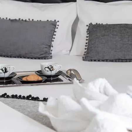 Port View House * Parasporos