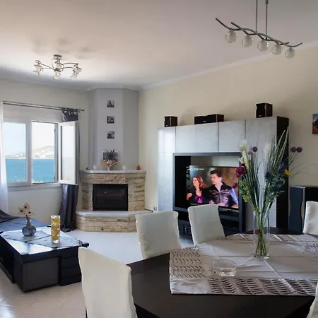 Holiday home Port View House Parasporos